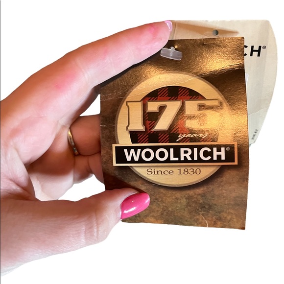 NWT Men’s Woolrich Button down size Medium - Picture 5 of 7